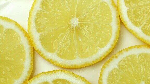 一个多汁的黄色柠檬旋转俯视图360度旋转一个柠檬的特写