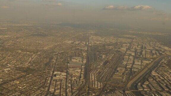 从4k飞机窗口俯瞰洛杉矶郊区