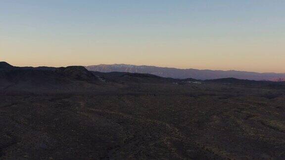 从南诺帕山脉看到的阿瓦茨山脉-黎明-空中