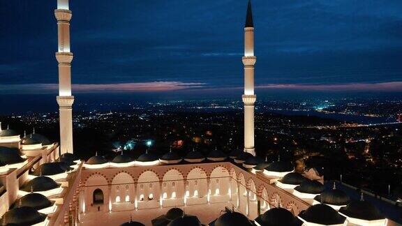 土耳其伊斯坦布尔的大Camlica清真寺(BuyukCamlicaMosque)