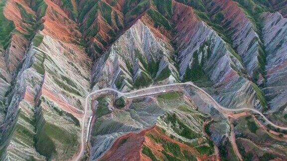 中国新疆天山丹霞地貌鸟瞰图