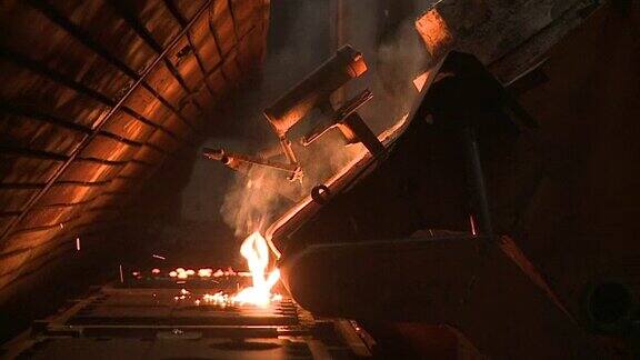 冶金工业工厂:熔化金属
