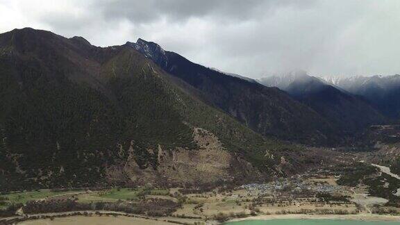 雅鲁藏布大峡谷南迦巴瓦河在云中