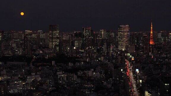 东京塔晚上的|月亮|缩小