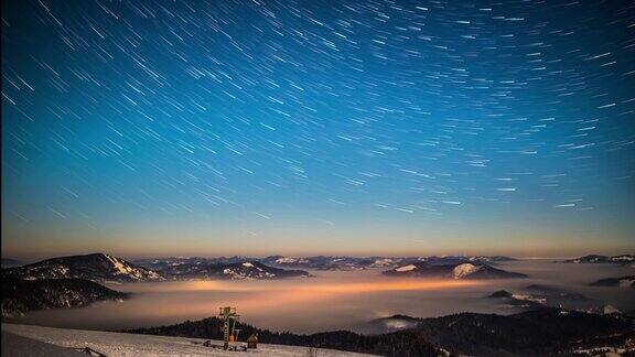喀尔巴阡山脉的银河时光流逝