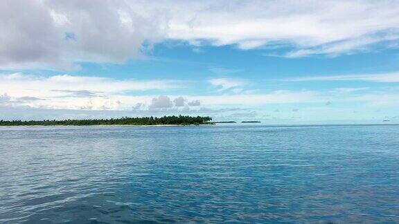 马尔代夫的一个热带岛屿