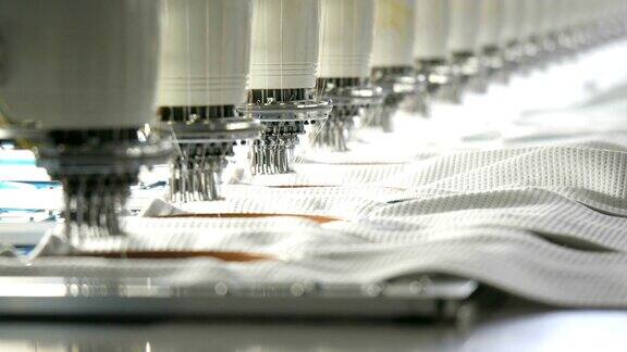 纺织厂的工业刺绣机
