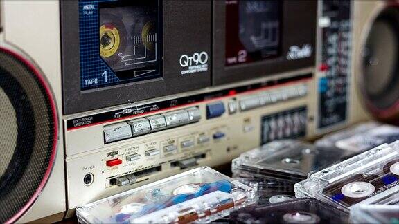 带盒式磁带的老式盒式磁带录音机
