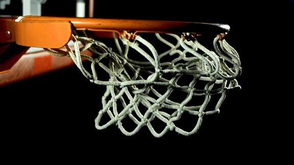 高清超级慢动作:篮球通过一个篮框