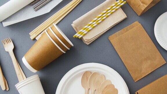 一次性纸杯、筷子、勺子和纸巾