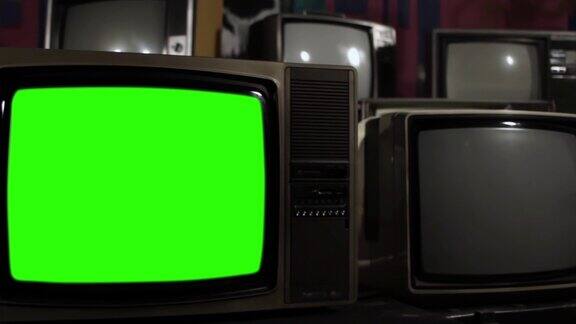 在众多老式电视机中打开色度键绿色屏幕放大