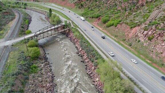 科罗拉多河和南峡谷I-70高速公路鸟瞰图