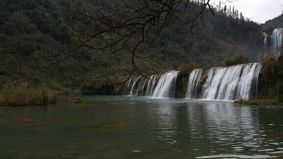 中国罗平的九龙瀑布景色优美