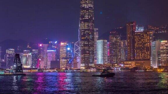 夜间香港的城市景观市中心摩天大楼在维多利亚港现代城市商务区