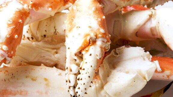 阿拉斯加金王蟹的腿和爪子