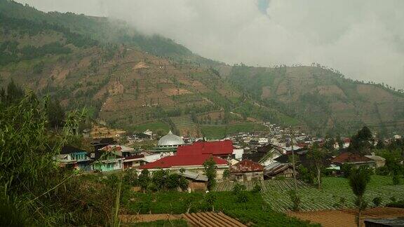 山地景观农田和村庄印度尼西亚爪哇
