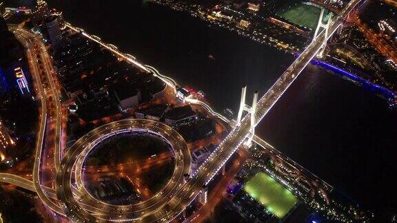 航拍南浦大桥螺旋路交通场景夜间日落时间与陆上交通概念中国上海4k视频