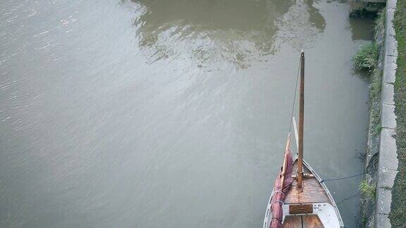 河上的小船
