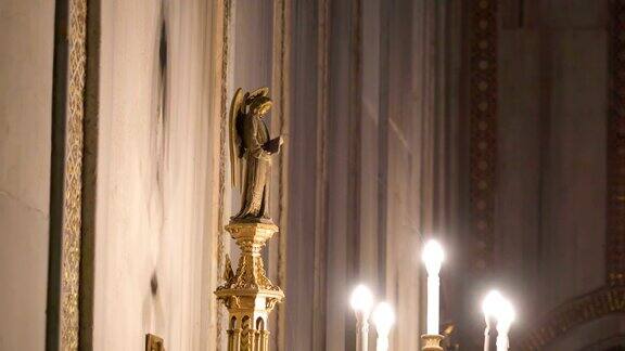 意大利西西里岛巴勒莫大教堂祭坛上的蜡烛