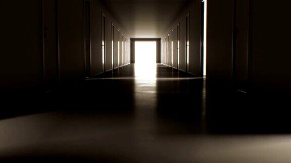 穿过黑暗的走廊明亮的白色出口