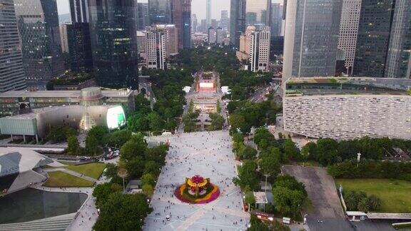 广州的城市景观摩天大楼现代化的塔标志性的建筑绿色的公园和广场