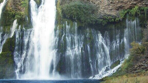 加州北部的伯尼瀑布