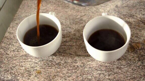 两杯咖啡马上来