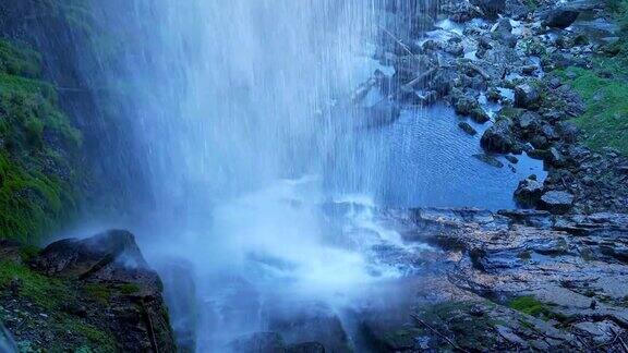 瀑布景观自然景观融化的冰山水