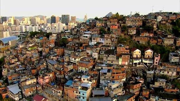巴西里约热内卢贫民区和城市的鸟瞰图