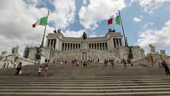 维托里奥·埃马努埃莱罗马纪念碑和意大利国旗