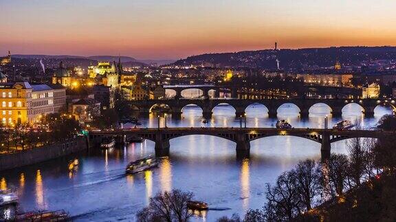 日落时分的布拉格和桥时光流逝