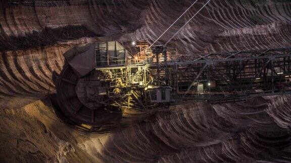 煤矿开采-从一个巨大的挖掘机的预算轮