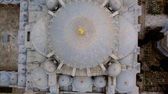 无人机拍摄的伊斯坦布尔市一座清真寺