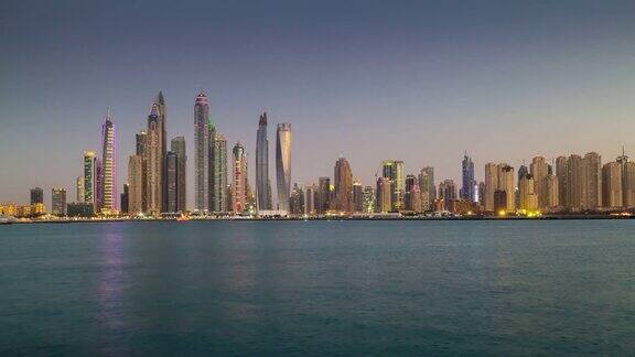 阿拉伯联合酋长国日落黄昏迪拜滨海湾棕榈著名的全景4k时间流逝