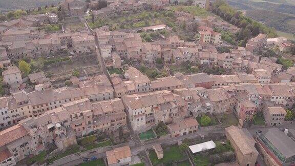 空中射击意大利托斯卡纳的小镇日落时分蒙塔尔奇诺很美