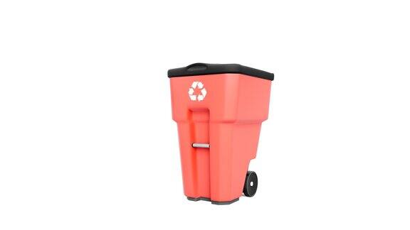 红色塑料垃圾桶与回收标志孤立在白色背景镜头滑到垃圾桶附近放大到物体