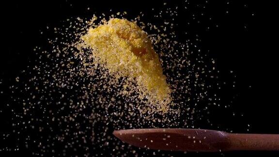 勺子上的玉米粉慢动作1000帧秒