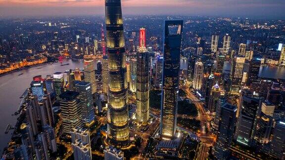 黄昏时分上海城市的鸟瞰图