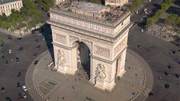 夏日巴黎市内飞行飞越著名凯旋门广场交通圈空中全景4k法国