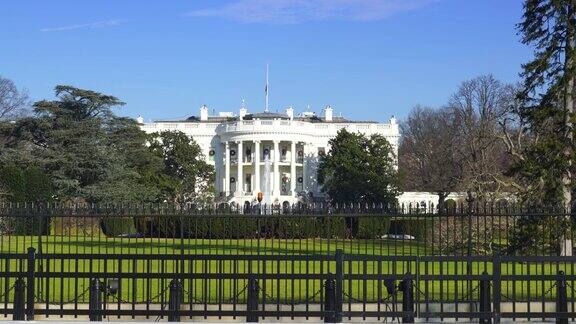 12月26日华盛顿特区的白宫为已故总统乔治·HW·布什降半旗致哀