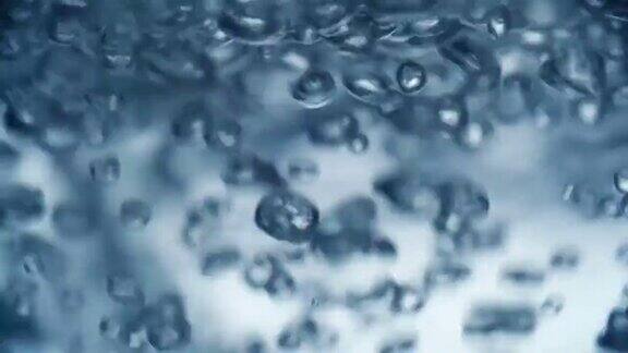 气泡在碳酸水中上升