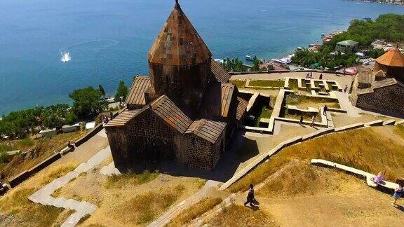 亚美尼亚的古老建筑塞瓦纳万克修道院建筑群的鸟瞰图