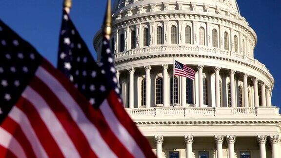 美国国会大厦圆顶与美国国旗在前景-ECU