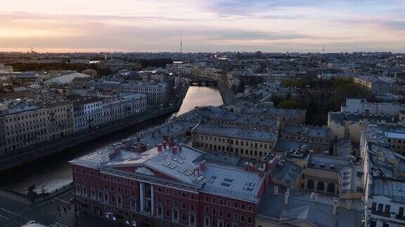 圣彼得堡一个阳光明媚的春天早晨