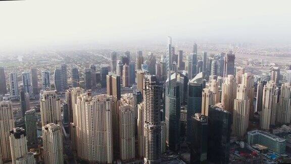 迪拜中心的摩天大楼无人机视野