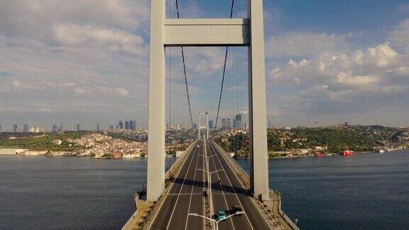 7月15日殉道者桥也被称为博加齐桥从土耳其伊斯坦布尔无人机鸟瞰图