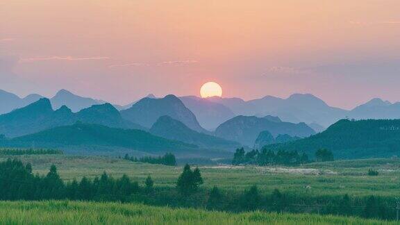 中国广西柳州延时拍摄的落日景象