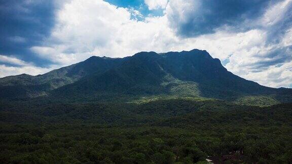 空中塌陷巴西夏季雨林山