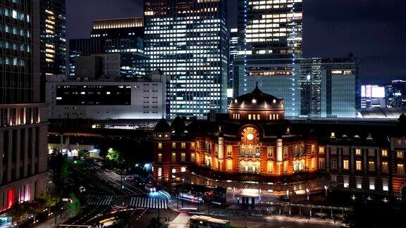 4K延时:鸟瞰黄昏时分东京车站前的行人人群东京日本
