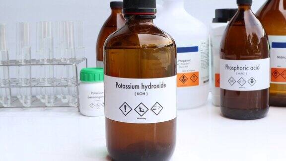 玻璃中的氢氧化钾实验室和工业中的化学